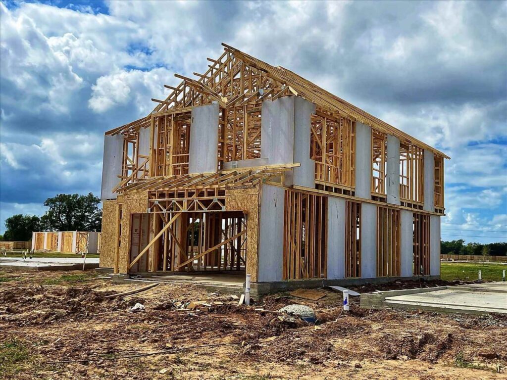 New Residential Construction in Woodland Hills 1 RESIDENTIAL BUILDINGS (NEW CONSTRUCTION)